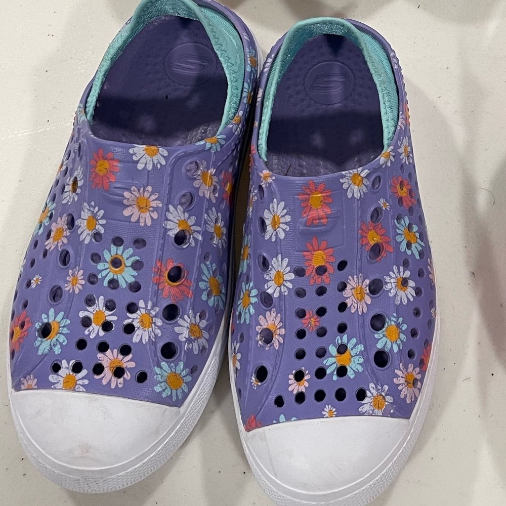 Skechers floral Guzman sz12